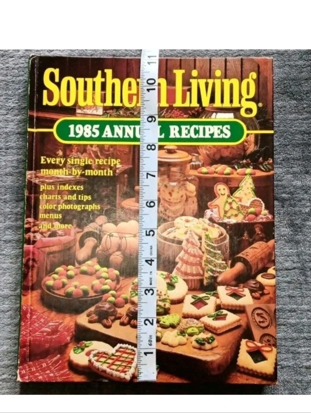 1985 Southern Living Hardcover Cookbook, Country Farmhouse Holiday Kitchen
